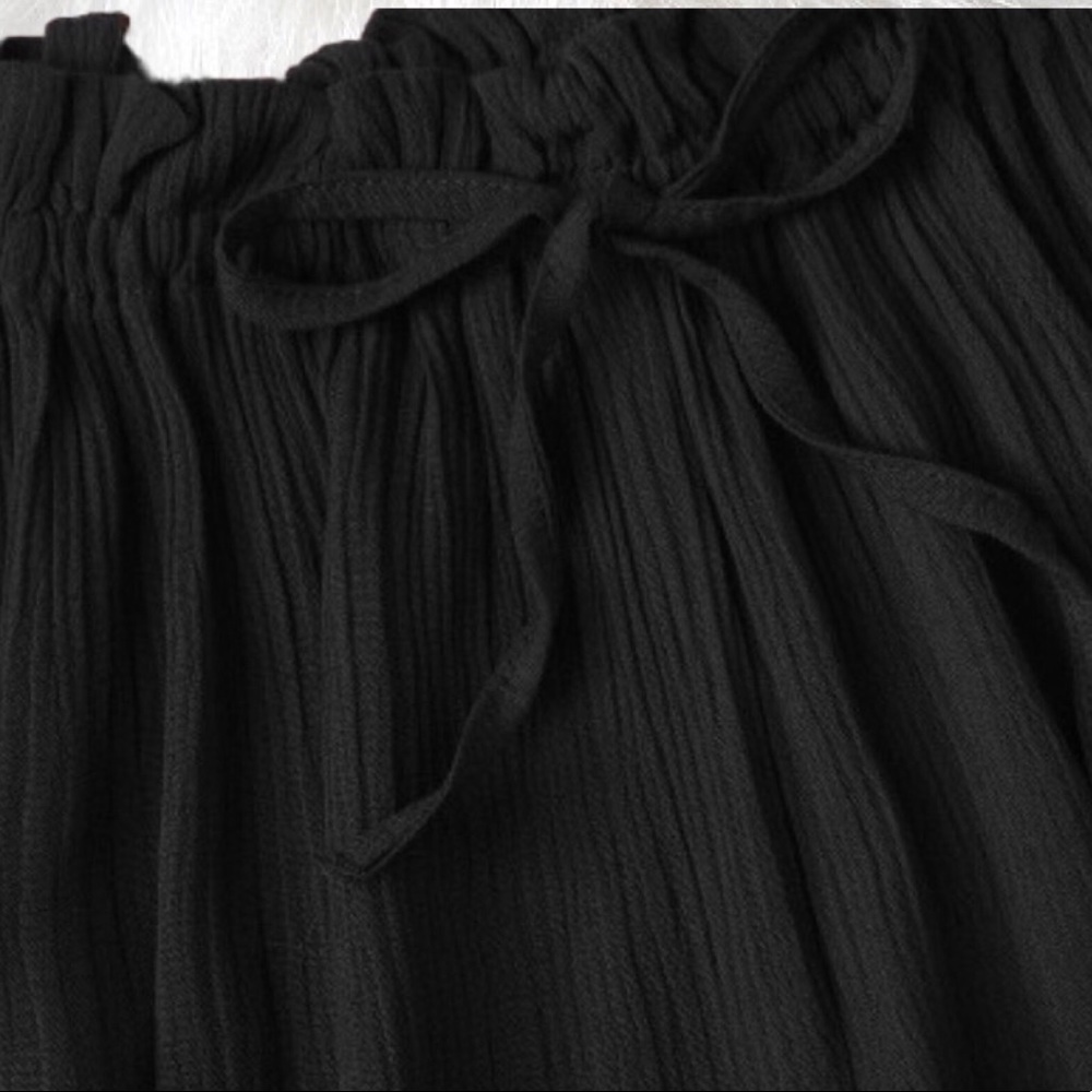‘Rae’ Black Crinkle Shorts - Picture 3 of 4